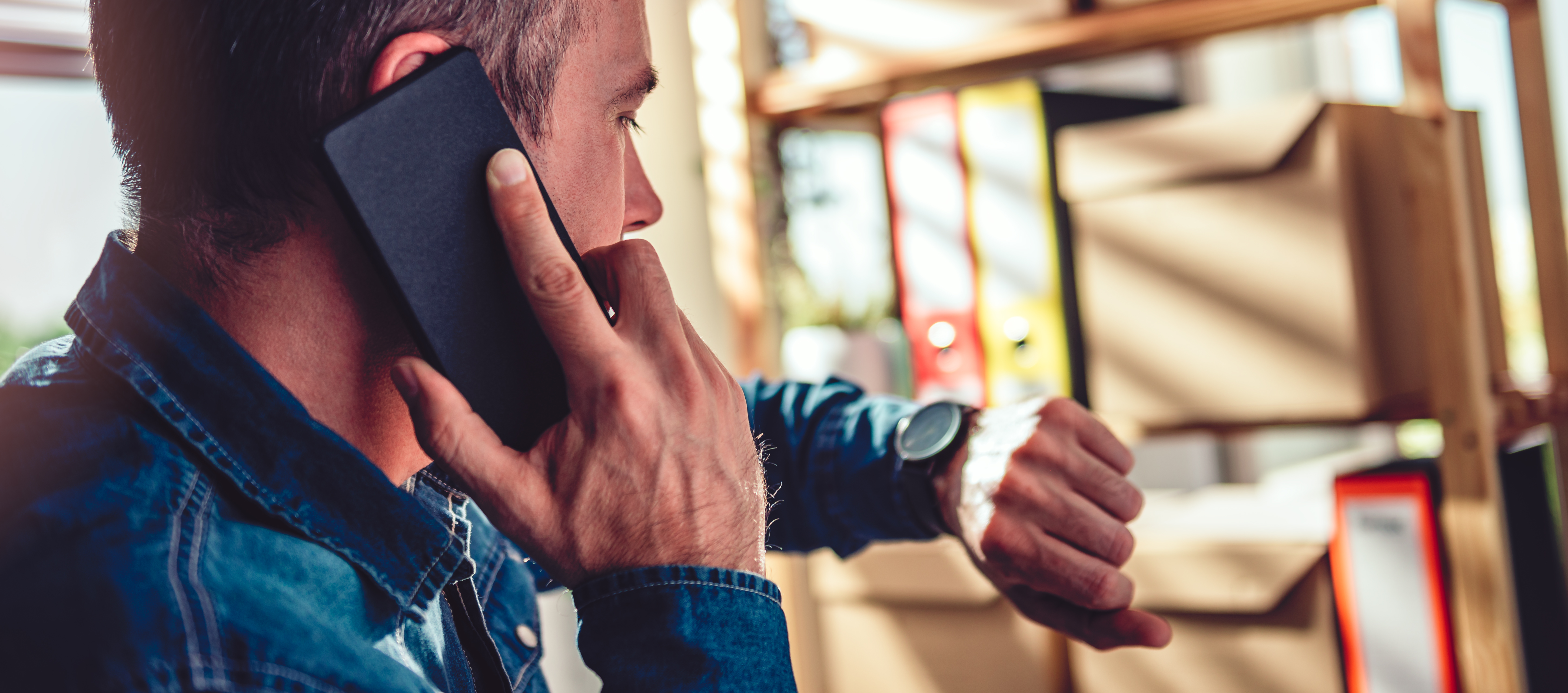 Man talking on his mobile phone and looking at the clock Illustration photo: GettyImages