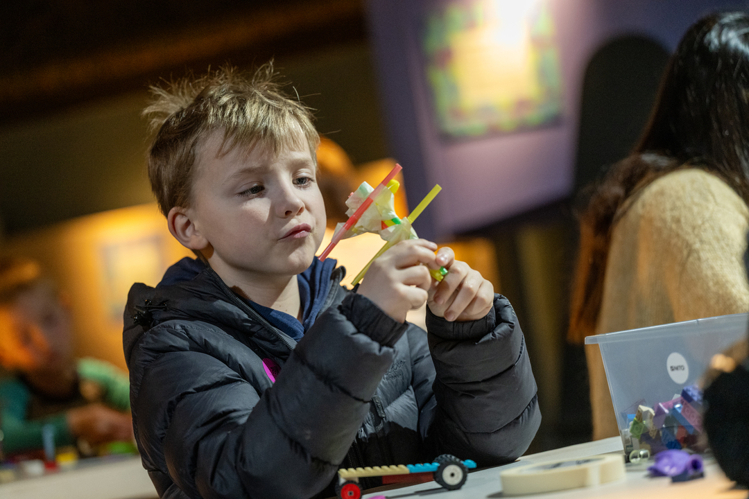   Barnas ingeniørdag ved Vitensenteret Trondheim. Foto: Bjarne Krogstad / NITO