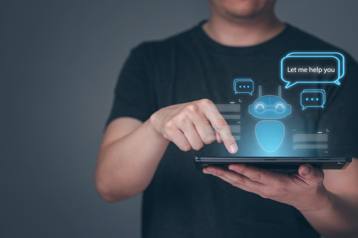 Illustrasjonsfoto av mann som bruker KI for å søke jobb