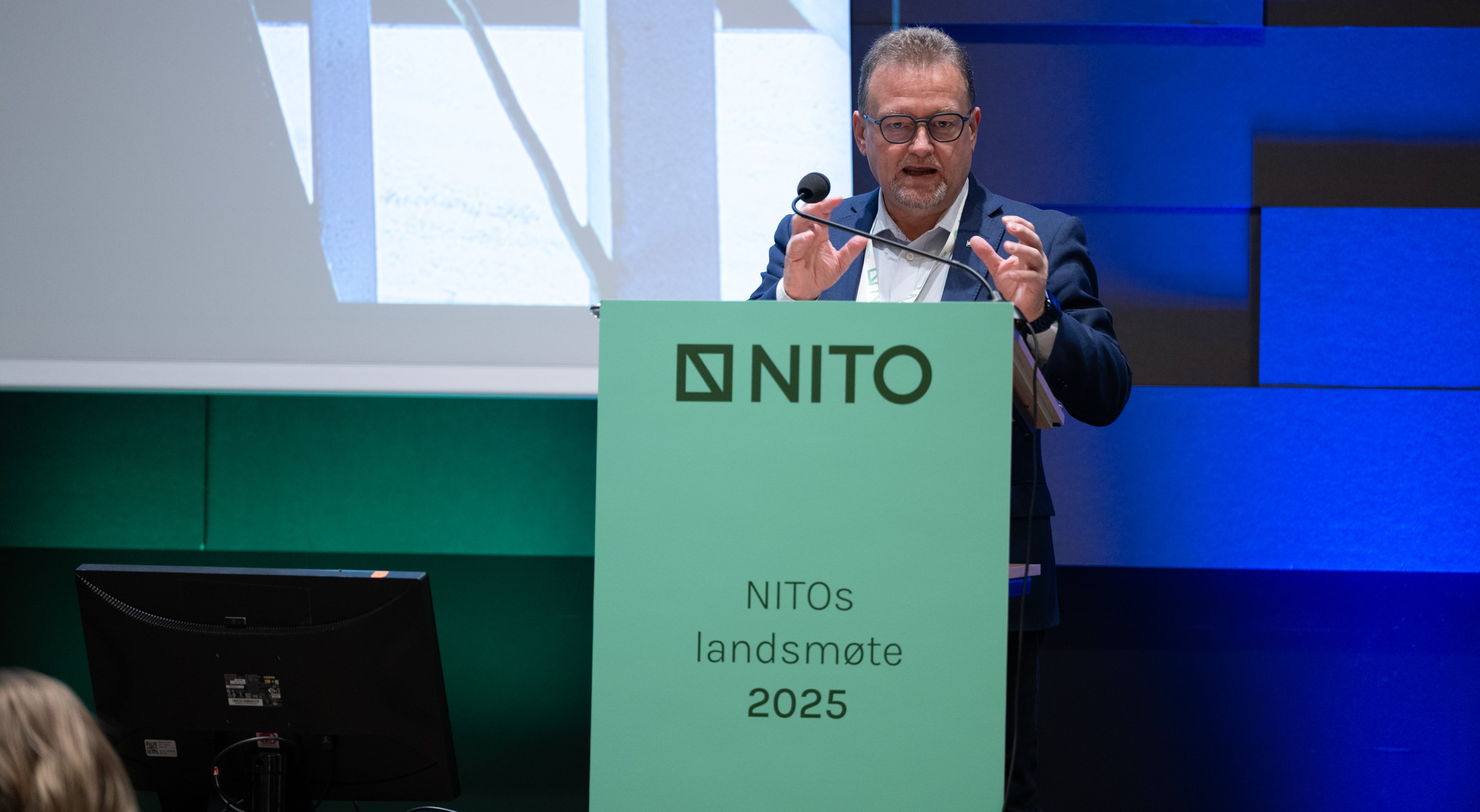 Photo of NITO President Kjetil Lein at the podium at NITO's national meeting 2025.