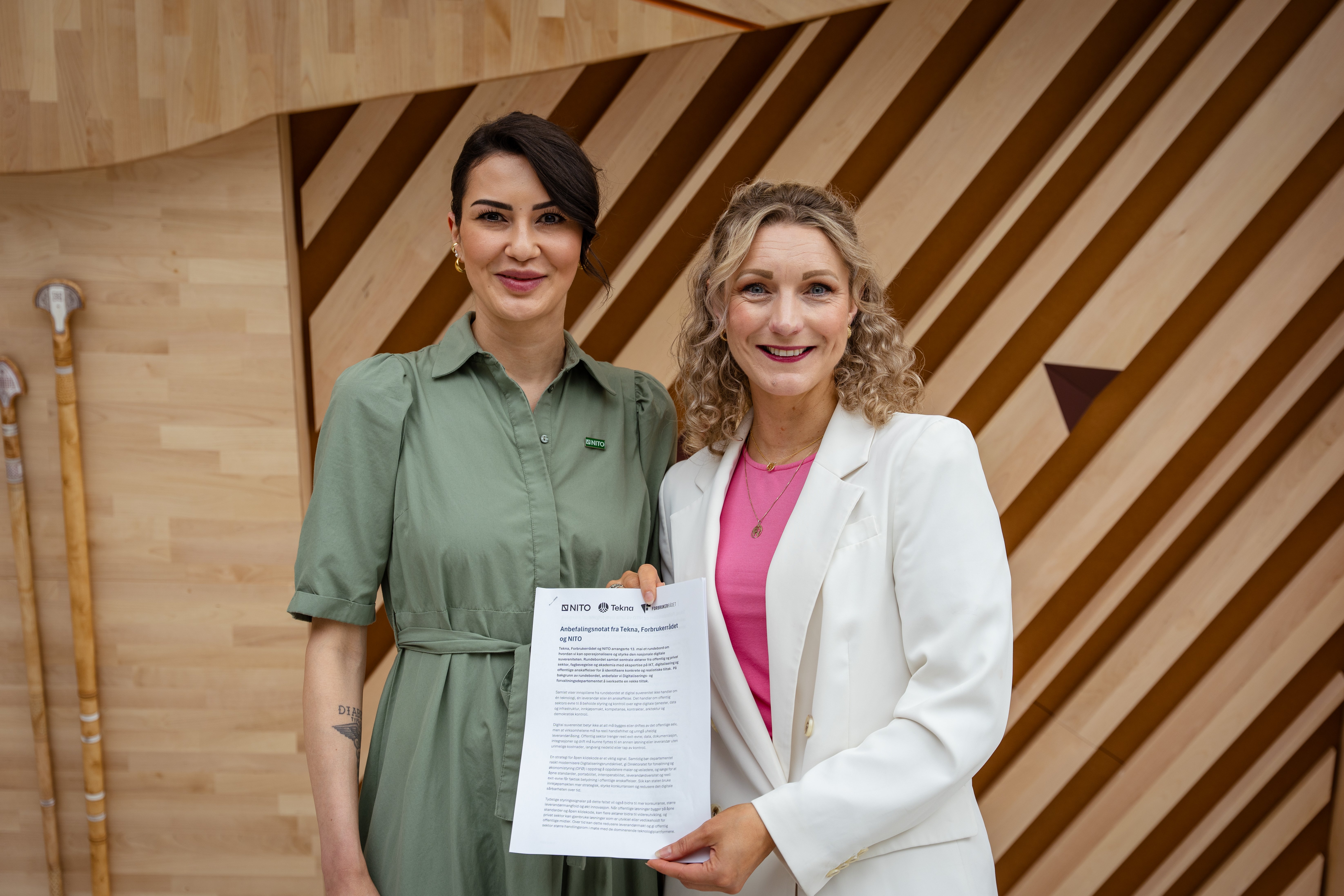 Visepresident i NITO, Safina de Klerk med digitaliseringsminister Karianne Tung