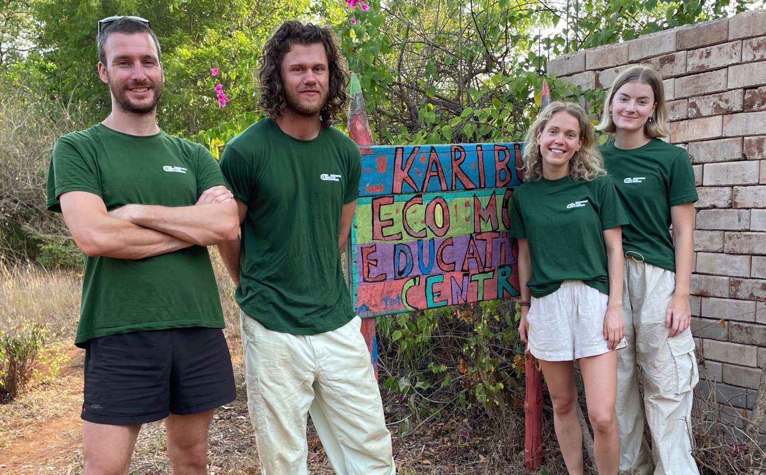 Martin Prebeg (helt til venstre) og andre frivillige i IUG