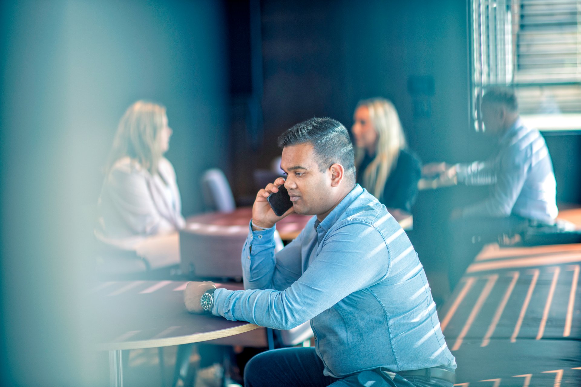 Employee calling for legal help when workplace goes bankrupt