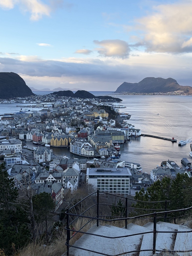 Ålesund by sett fra oversiden